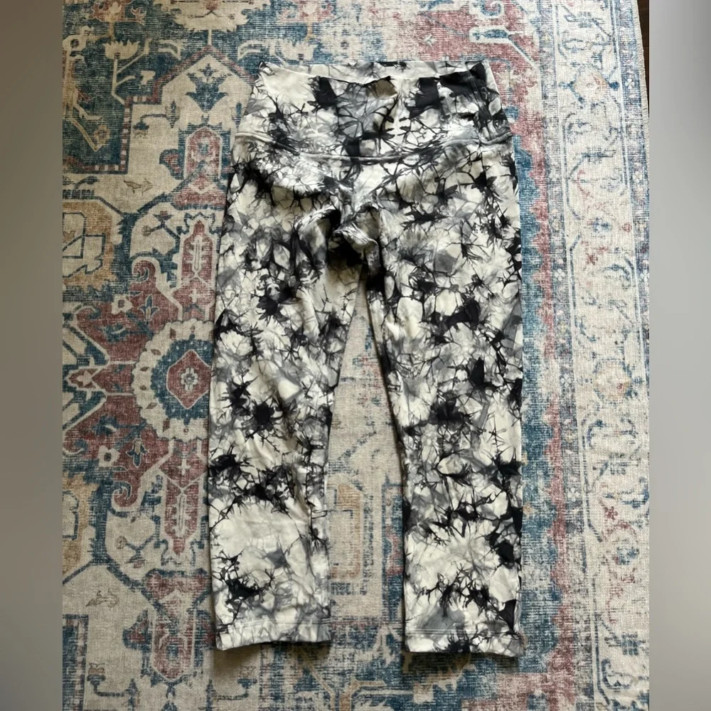 Lululemon wunder under under high rise crop 21” full on luxtreme dual shibori - Picture 7 of 9